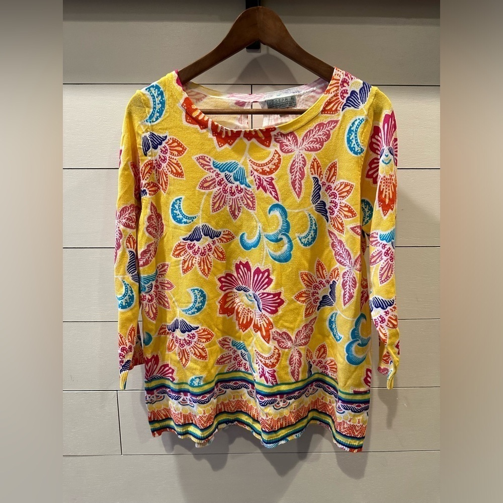 Joseph A -3/4 sleeve Yellow Floral Sweater- medium